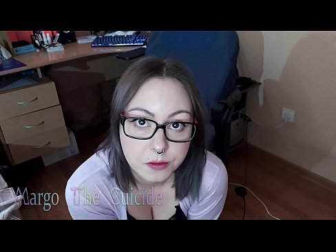 ❤️ Kynþokkafull stelpa með gleraugu sýgur dildó djúpt á myndavélinni ❤️❌ Klám á is.truedating.top ❌❤